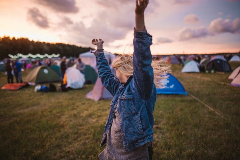 first-timers Glastonbury guide krists-luhaers-582238-unsplash