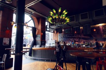 Review Generator Hostel Dublin @minkaguides Bar