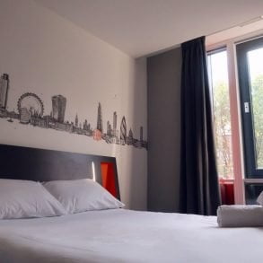 easyHotel Old Street double bed CREDIT Minka Guides