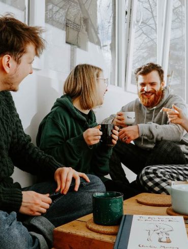 Kitchen table polyamory - share CREDIT Toa Heftiba-unsplash