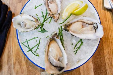 Oysters London - share CREDIT louis hansel restaurant photographer-Unsplash