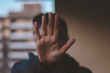 Veto polyamory - share CREDIT Nadine Shaabana-Unsplash