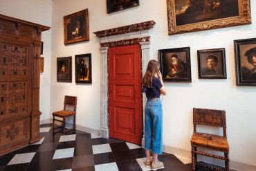 Nieuwmarkt and Lastage Amsterdam - share CREDIT Museum Het Rembrandthuis_©KIRSTENVANSANTEN