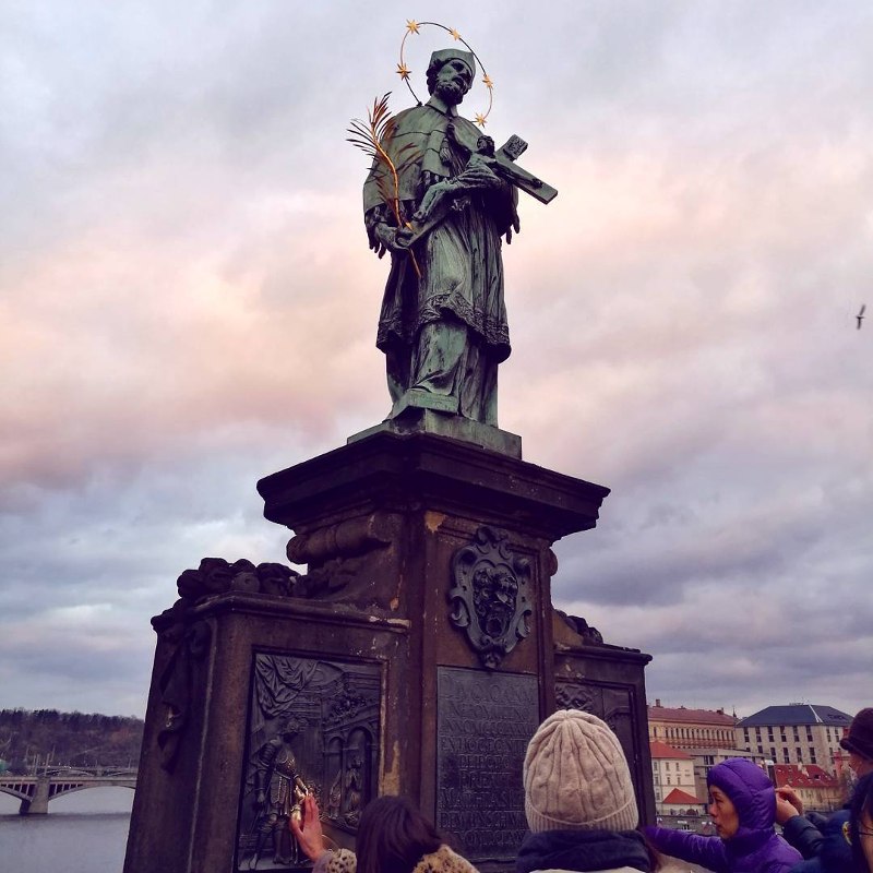 Prague city guide - statue CREDIT Minka Guides