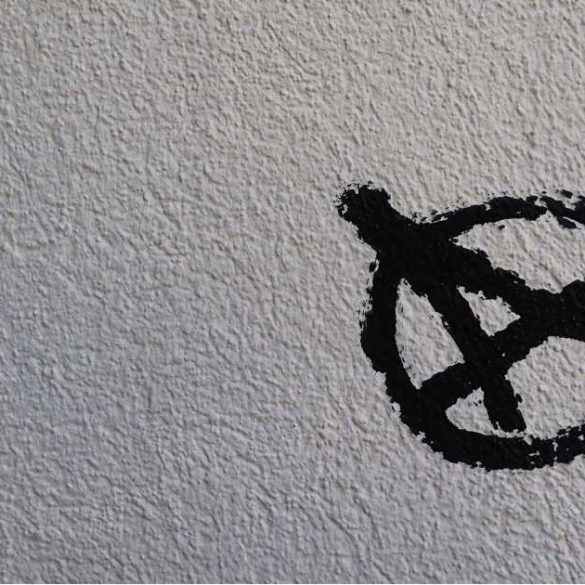 Relationship anarchy - share CREDIT Orit Matee-Unsplash